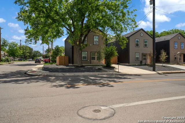 1104 S Gevers St San Antonio, TX 78203
