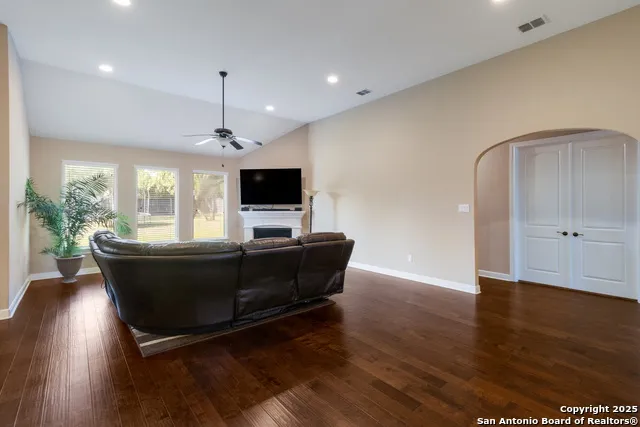 364 Stone Trail Castroville, TX 78009