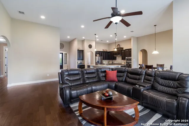 364 Stone Trail Castroville, TX 78009