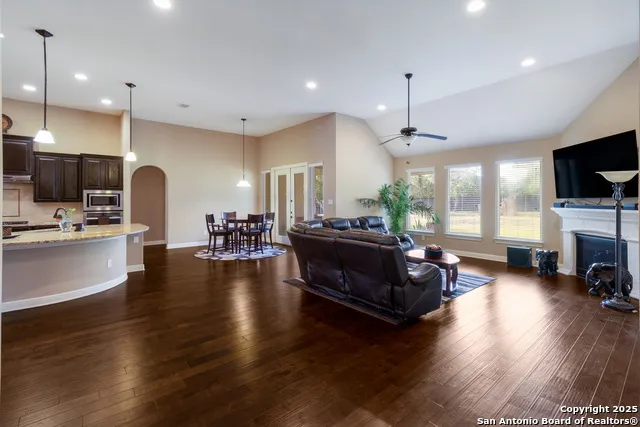 364 Stone Trail Castroville, TX 78009