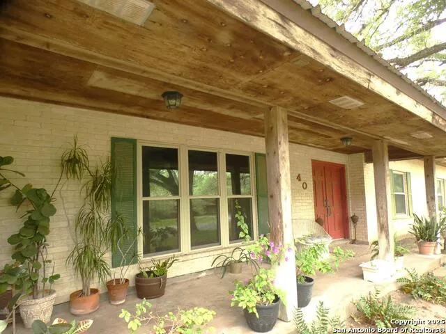 40 Encino Loma Beeville, TX 78102