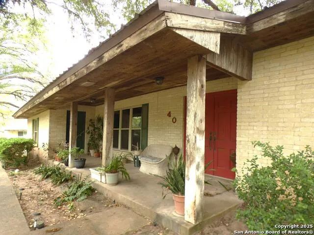 40 Encino Loma Beeville, TX 78102