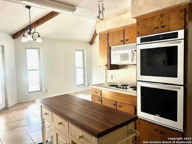40 Encino Loma Beeville, TX 78102