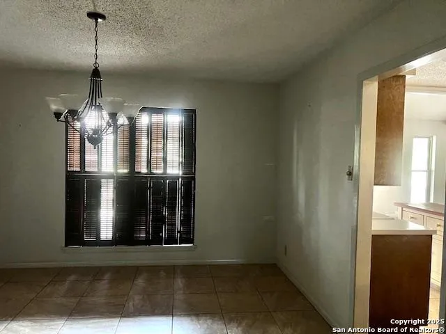 40 Encino Loma Beeville, TX 78102