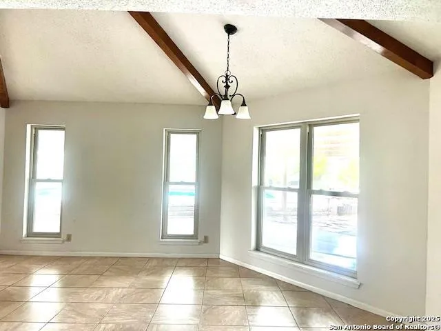 40 Encino Loma Beeville, TX 78102