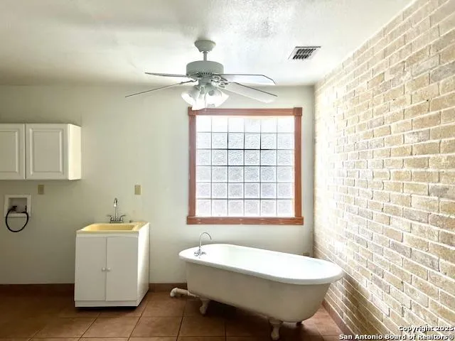 40 Encino Loma Beeville, TX 78102