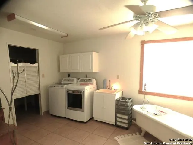 40 Encino Loma Beeville, TX 78102