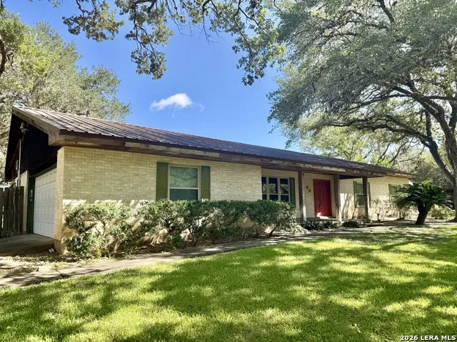 40 Encino Loma Beeville, TX 78102