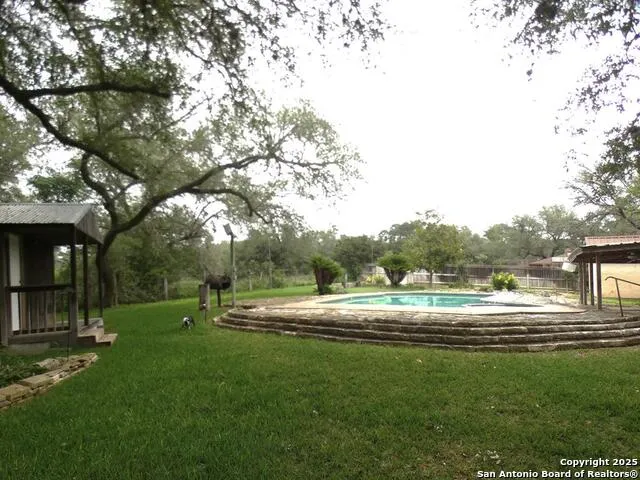 40 Encino Loma Beeville, TX 78102