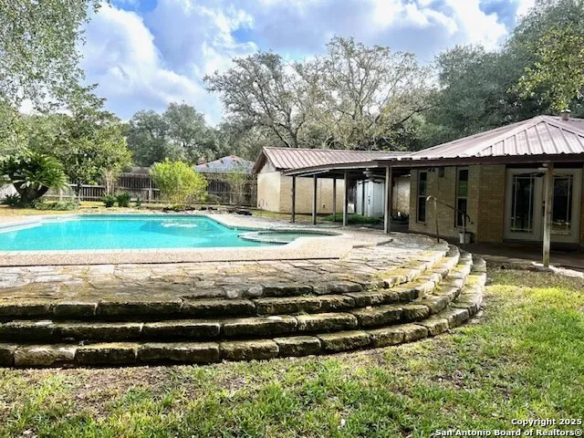 40 Encino Loma Beeville, TX 78102