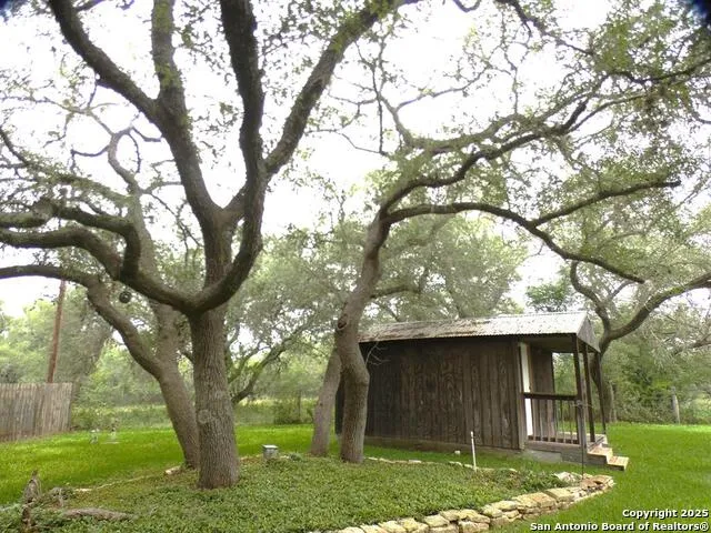 40 Encino Loma Beeville, TX 78102