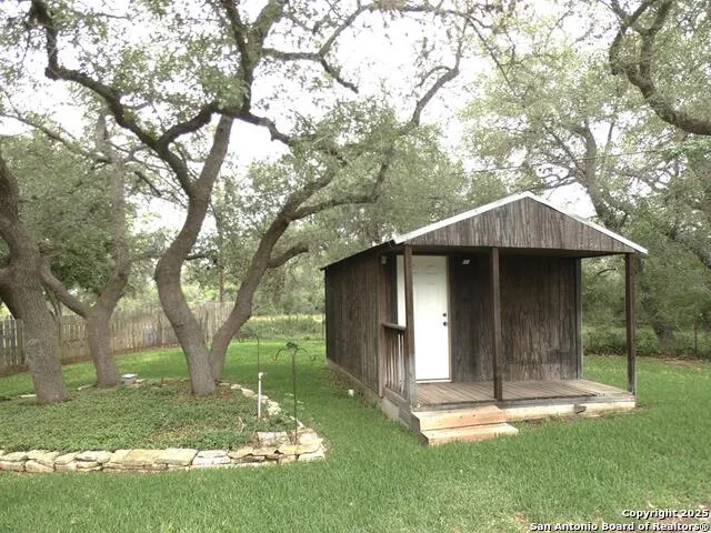 40 Encino Loma Beeville, TX 78102