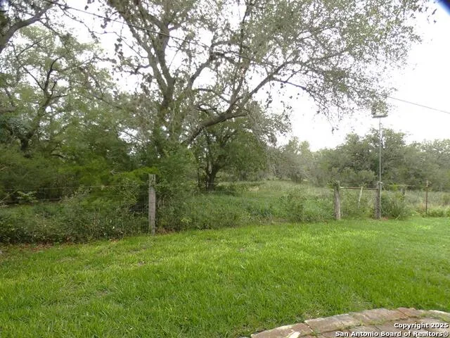 40 Encino Loma Beeville, TX 78102