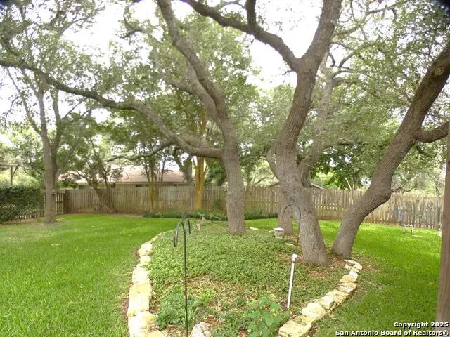 40 Encino Loma Beeville, TX 78102