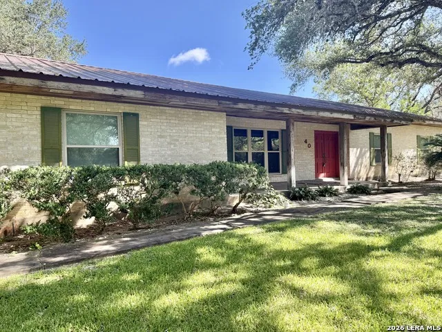 40 Encino Loma Beeville, TX 78102