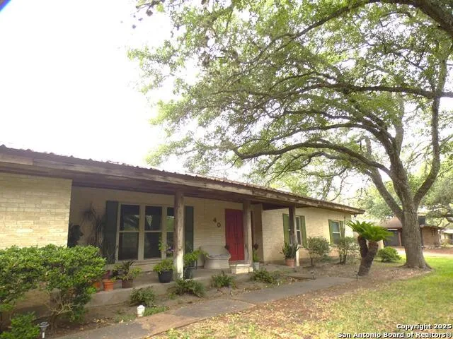 40 Encino Loma Beeville, TX 78102