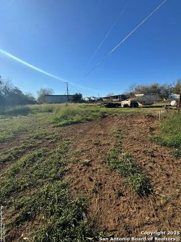 606 MAIN ST Cotulla, TX 78014