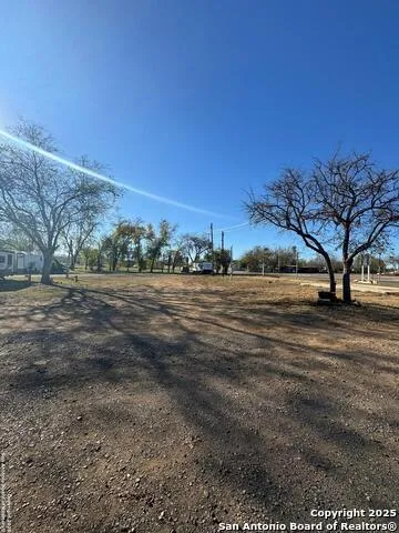 606 MAIN ST Cotulla, TX 78014