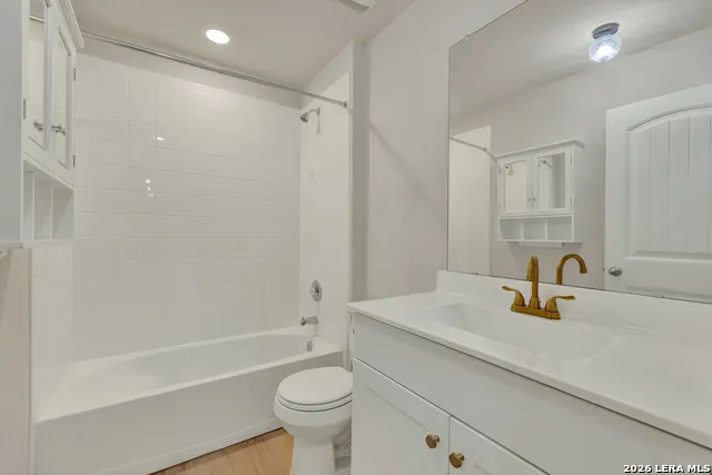 800 Bahia Seguin, TX 78155