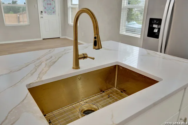 800 Bahia Seguin, TX 78155