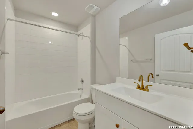 800 Bahia Seguin, TX 78155