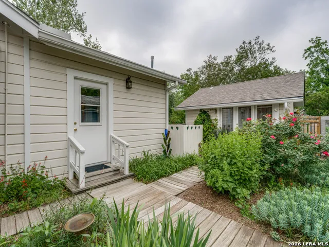 217 W Morse St. Fredericksburg, TX 78624