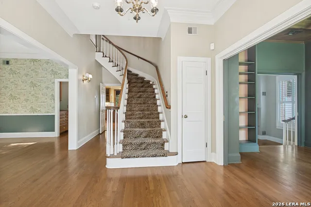 214 Terrell Rd Terrell Hills, TX 78209