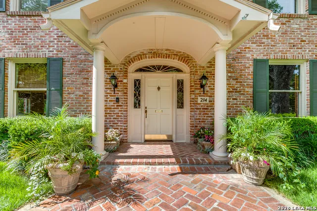 214 Terrell Rd Terrell Hills, TX 78209