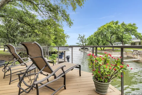 1122 HILL CIRCLE EAST DR