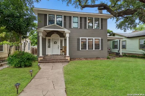 607 W KINGS HWY