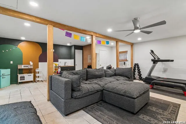 607 W KINGS HWY San Antonio, TX 78212