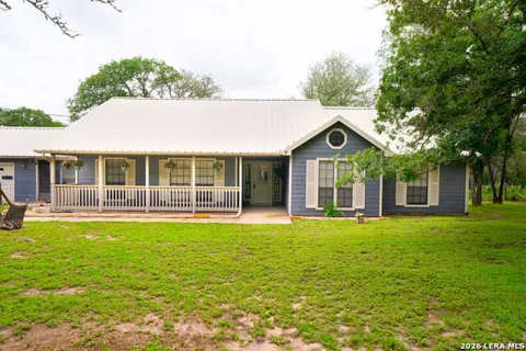 759 FALLING LEAVES DR