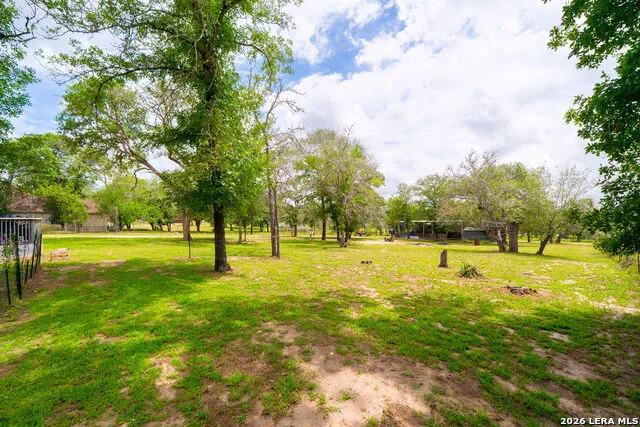 759 FALLING LEAVES DR Adkins, TX 78101