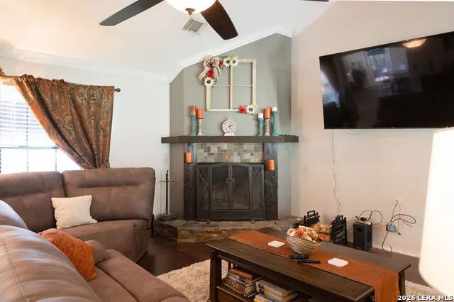 759 FALLING LEAVES DR Adkins, TX 78101