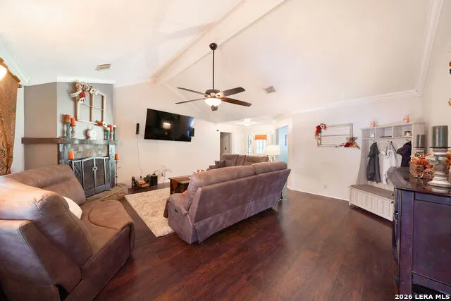 759 FALLING LEAVES DR Adkins, TX 78101