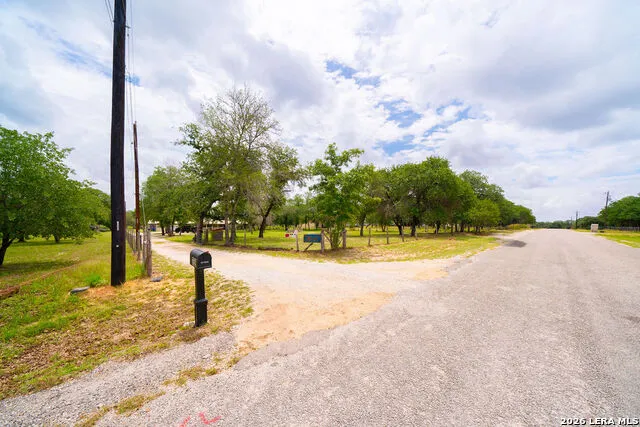 759 FALLING LEAVES DR Adkins, TX 78101