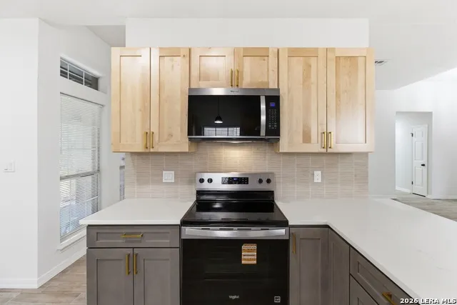 9422 Gray Sage Helotes, TX 78023