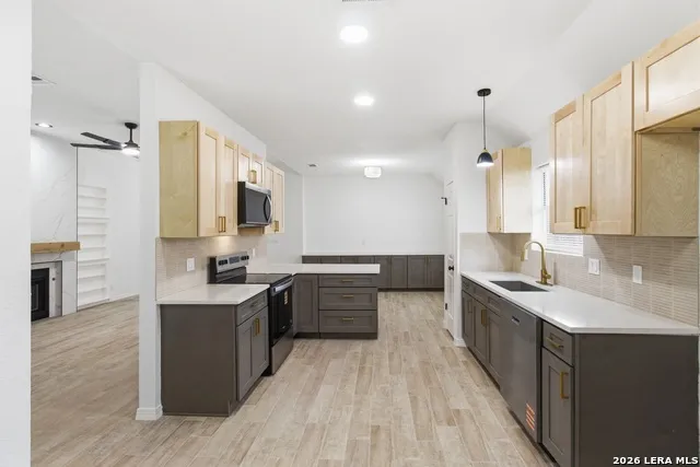 9422 Gray Sage Helotes, TX 78023