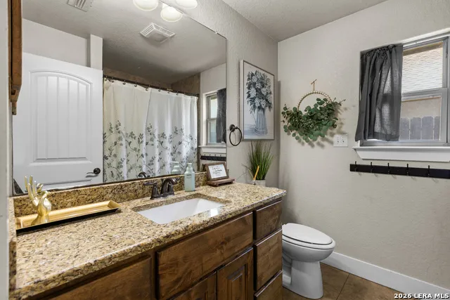 1812 Wandering Trail Pleasanton, TX 78064