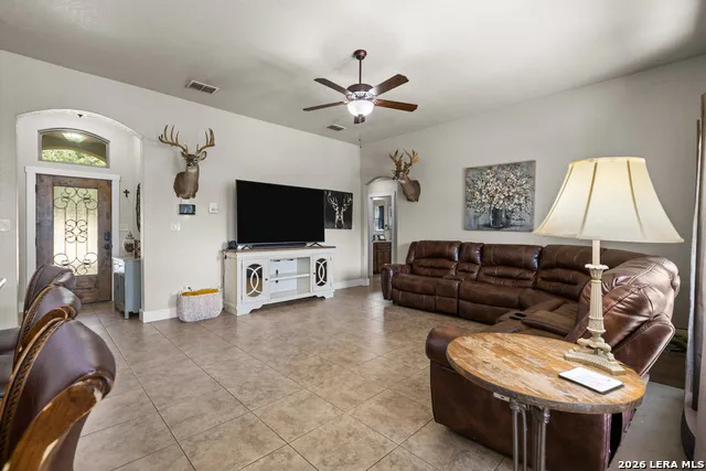 1812 Wandering Trail Pleasanton, TX 78064