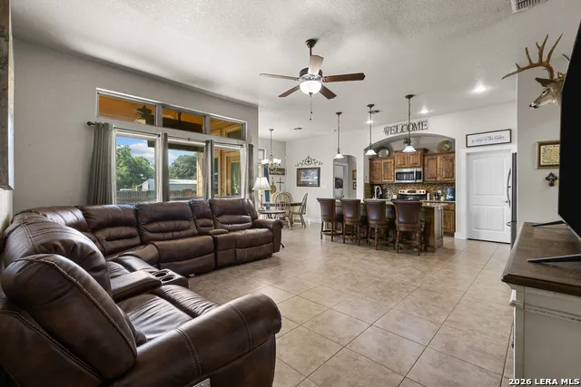 1812 Wandering Trail Pleasanton, TX 78064