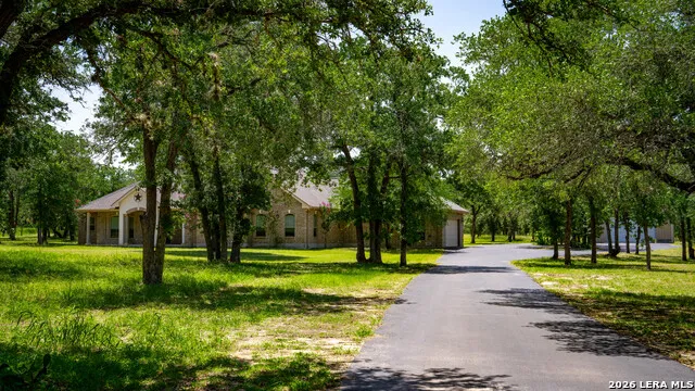 282 SHANNON RDG Floresville, TX 78114