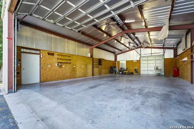 282 SHANNON RDG Floresville, TX 78114