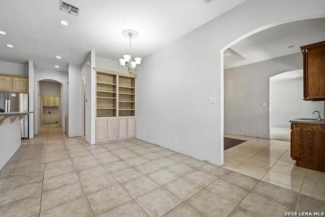 282 SHANNON RDG Floresville, TX 78114