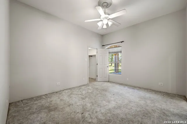 282 SHANNON RDG Floresville, TX 78114