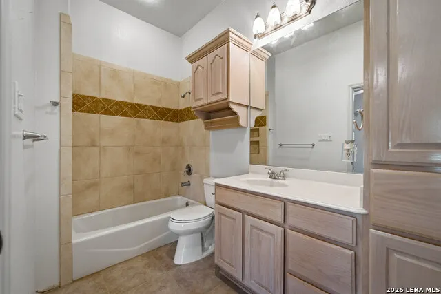 282 SHANNON RDG Floresville, TX 78114