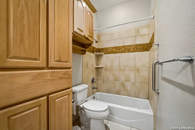 282 SHANNON RDG Floresville, TX 78114