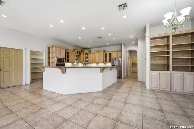 282 SHANNON RDG Floresville, TX 78114