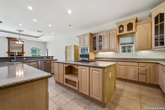 282 SHANNON RDG Floresville, TX 78114