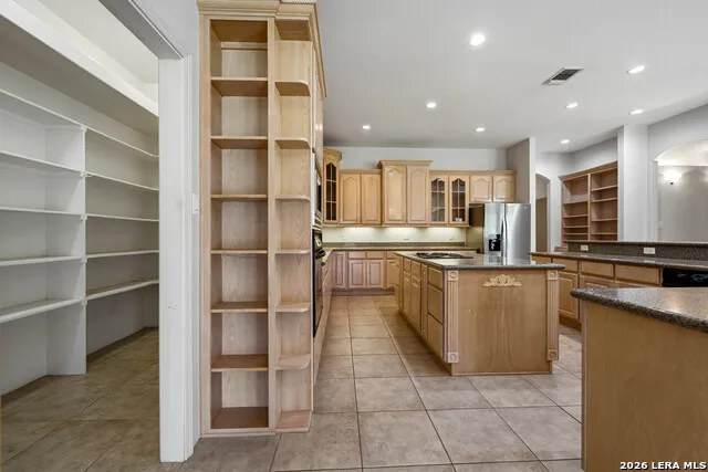 282 SHANNON RDG Floresville, TX 78114